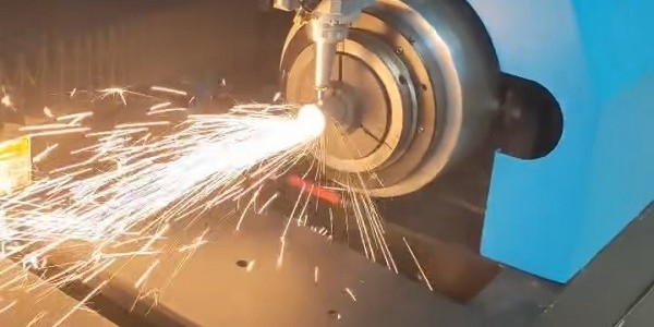 佛山大型不锈钢管生产企业管钢强可以为客户激光切割管材了