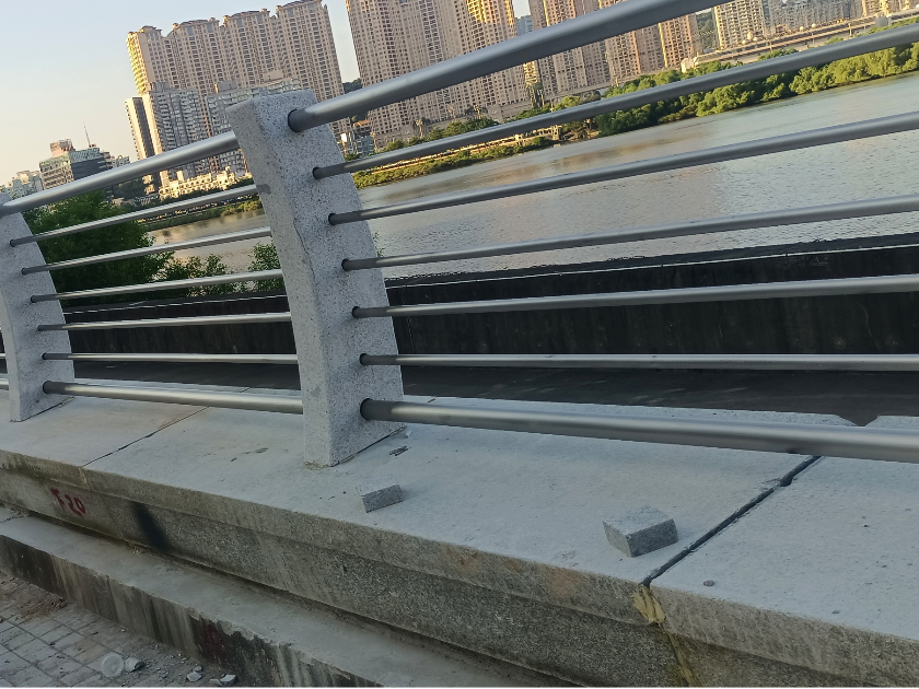 管钢强不锈钢管助力海边护栏建设：品质与耐用性的完美呈现